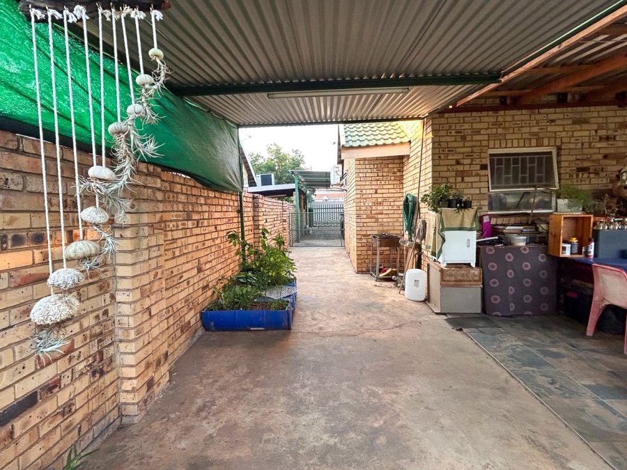 2 Bedroom Property for Sale in Kannoniers Park North West